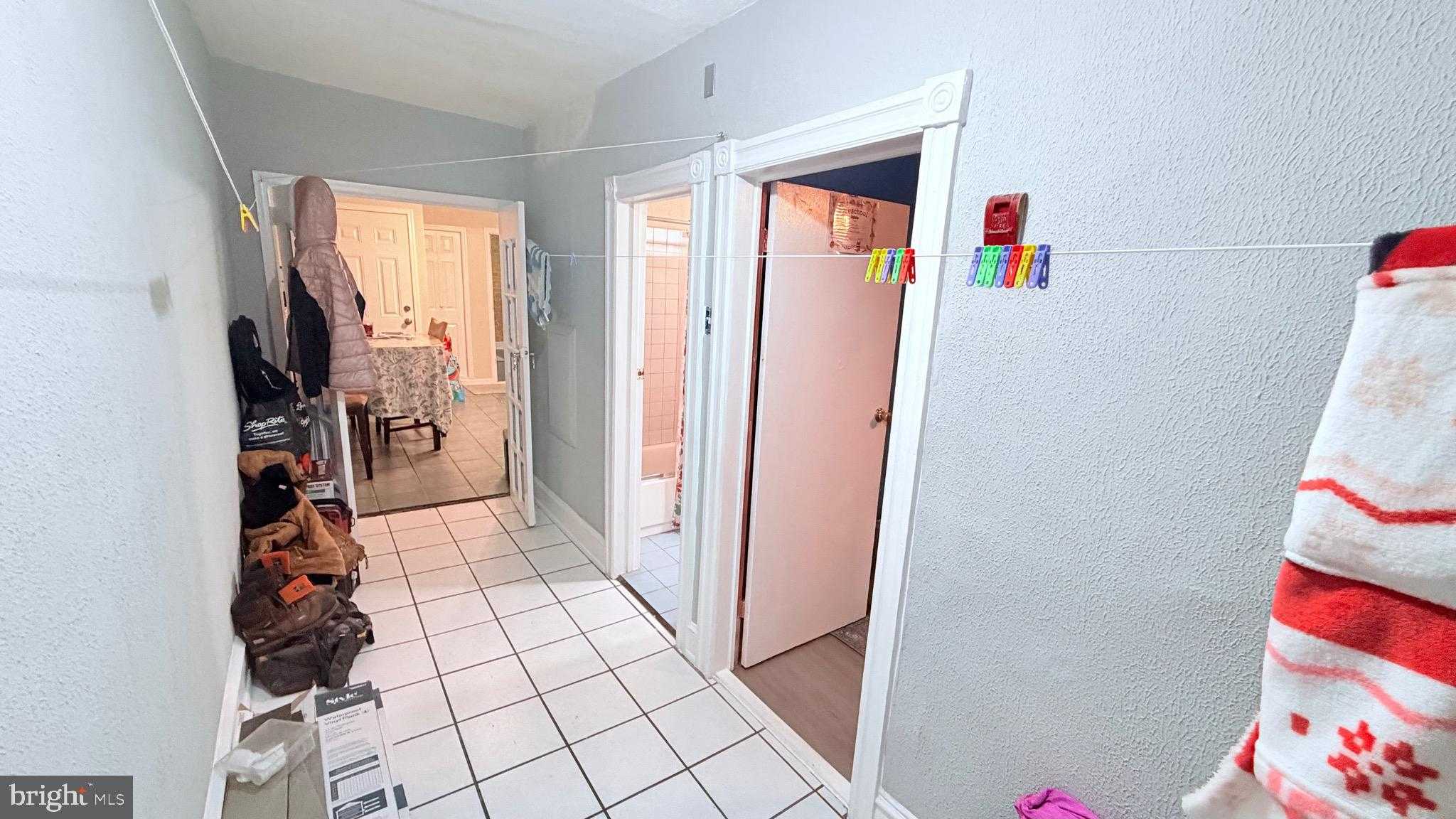 228 W Ontario St photo 43