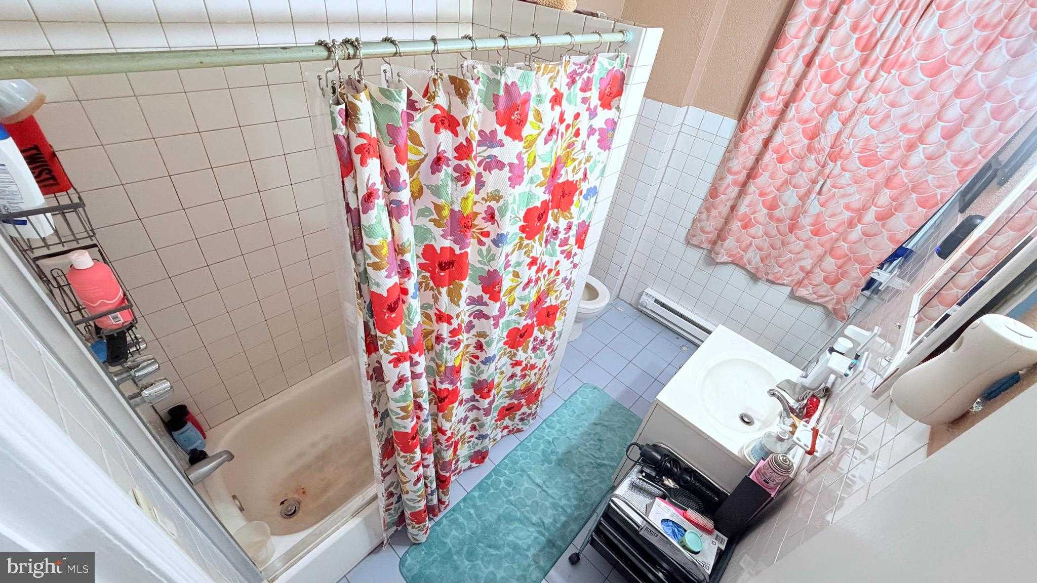 228 W Ontario St photo 44