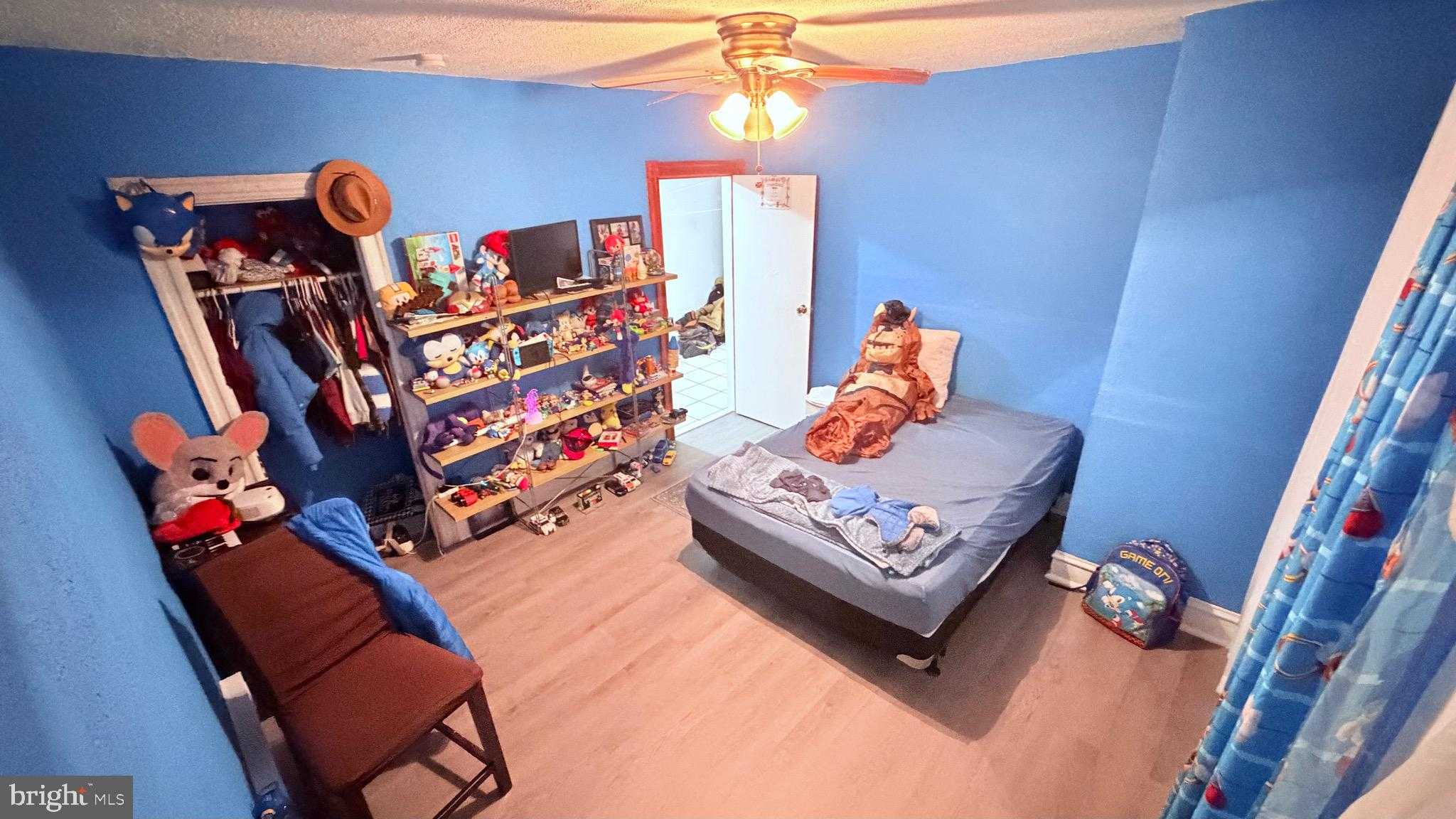 228 W Ontario St photo 48