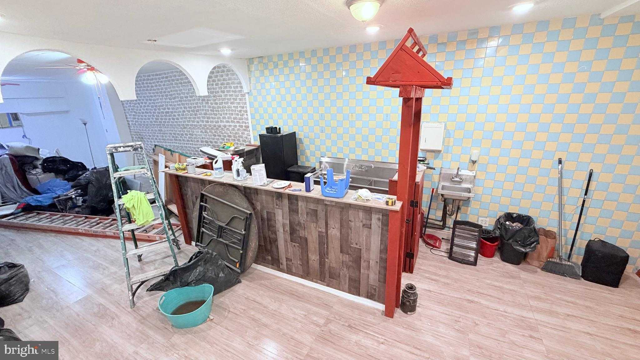 228 W Ontario St photo 8