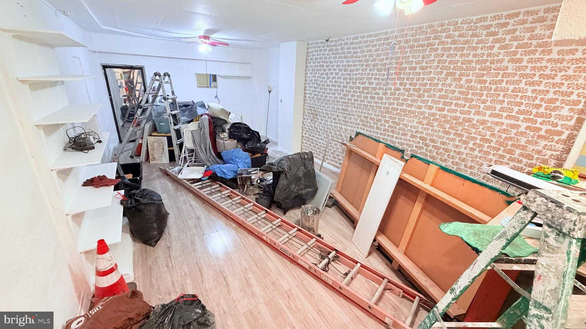 228 W Ontario St photo 9