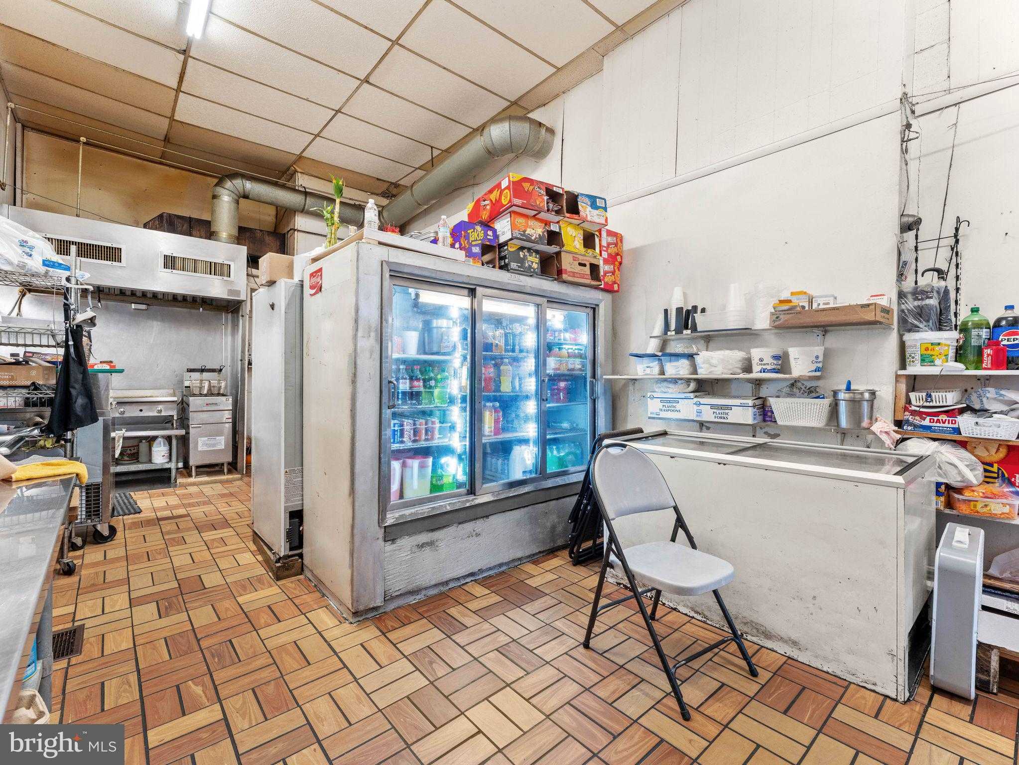 1542 W Diamond St photo 7