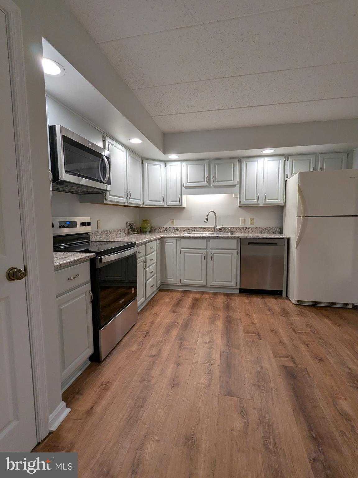 227 Canal Park Dr Apt 205 photo 10