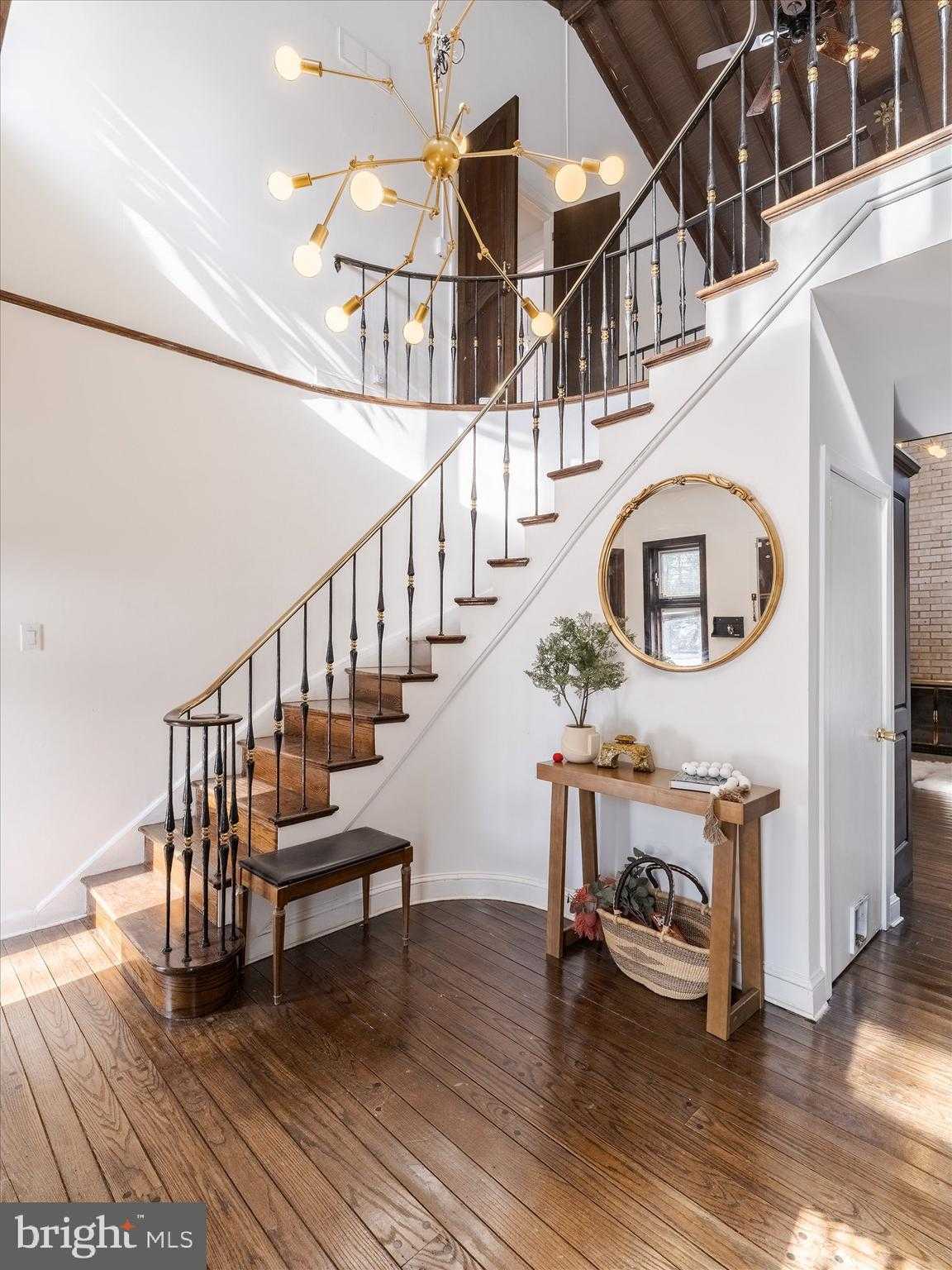 919 Laburnum Ln photo 4