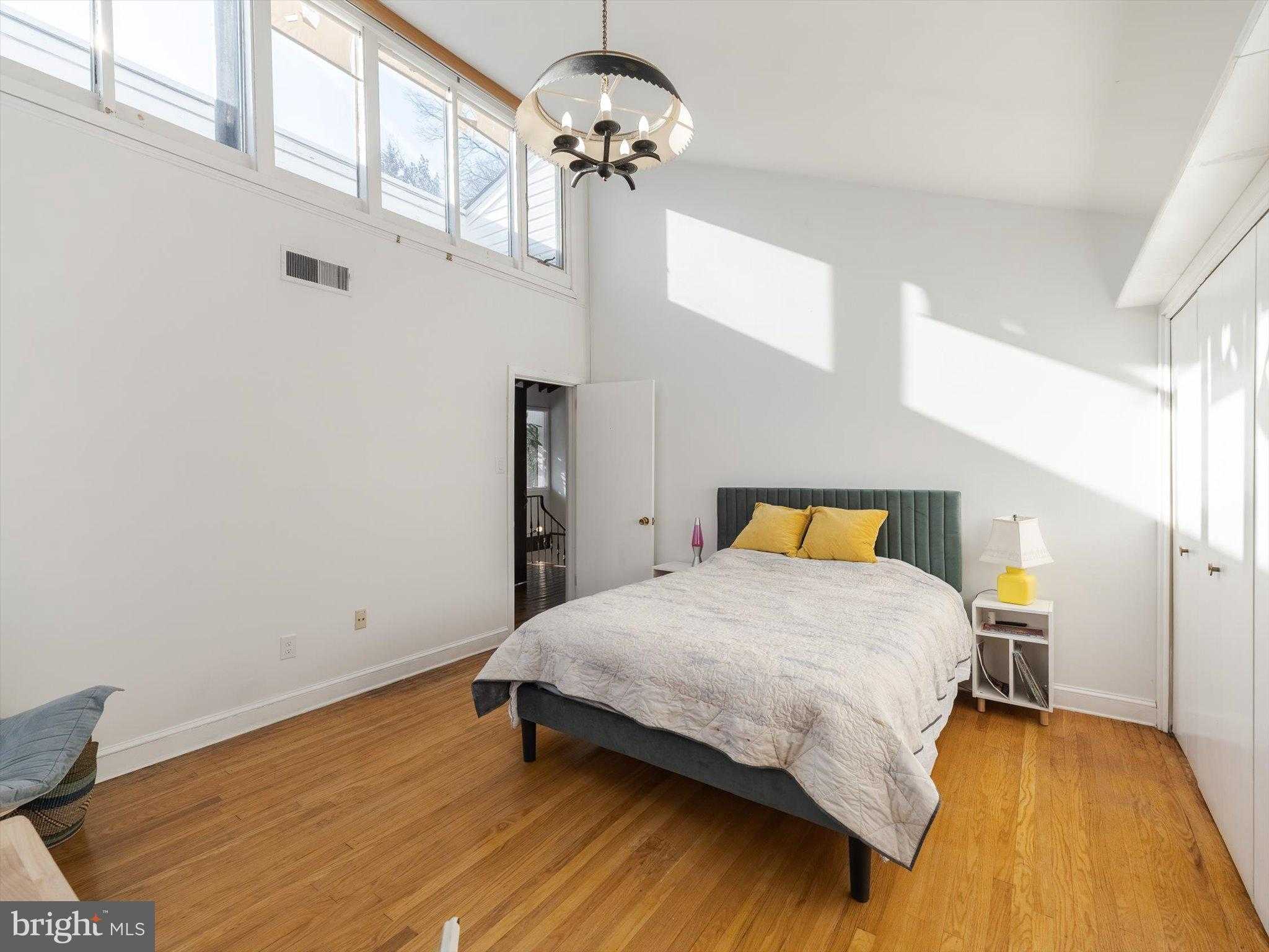 919 Laburnum Ln photo 7