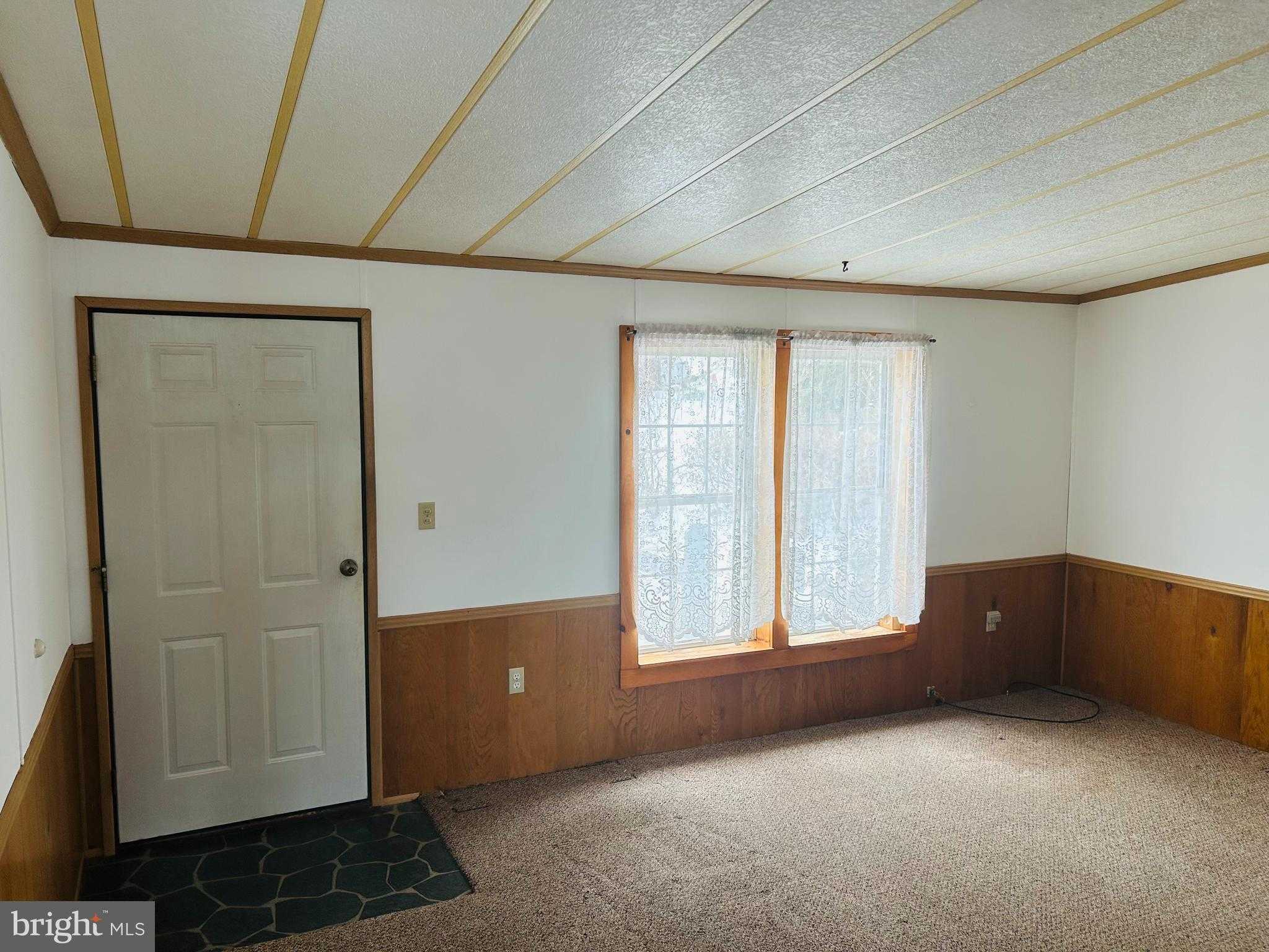 751 Willow Ln photo 4