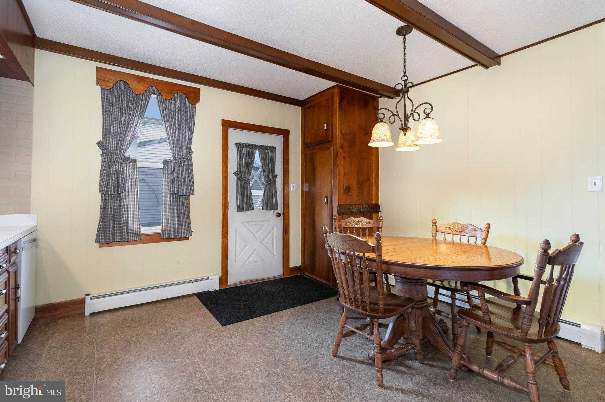 477 North St photo 4