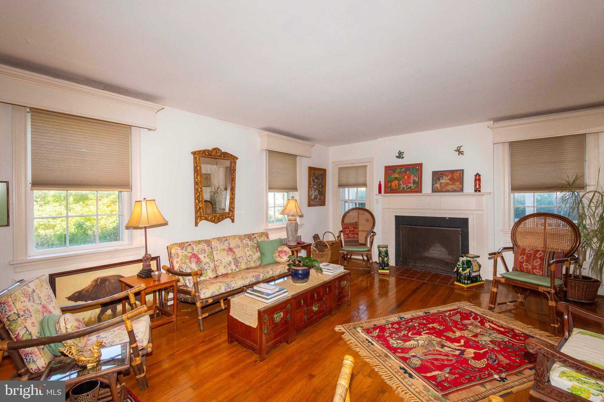 358 E Main St photo 11