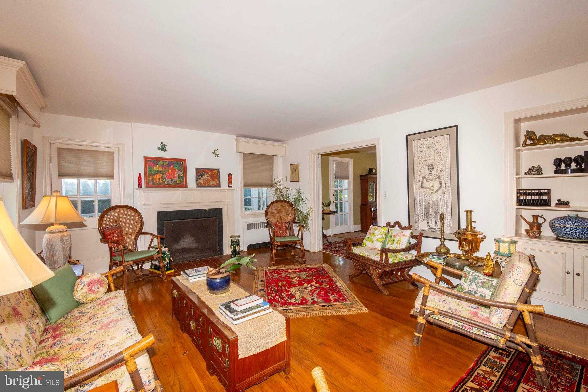 358 E Main St photo 12