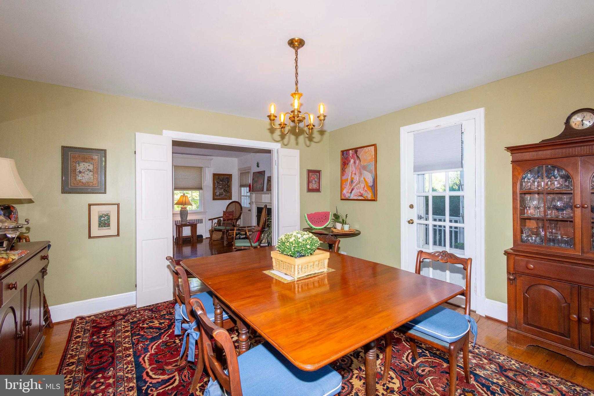 358 E Main St photo 16