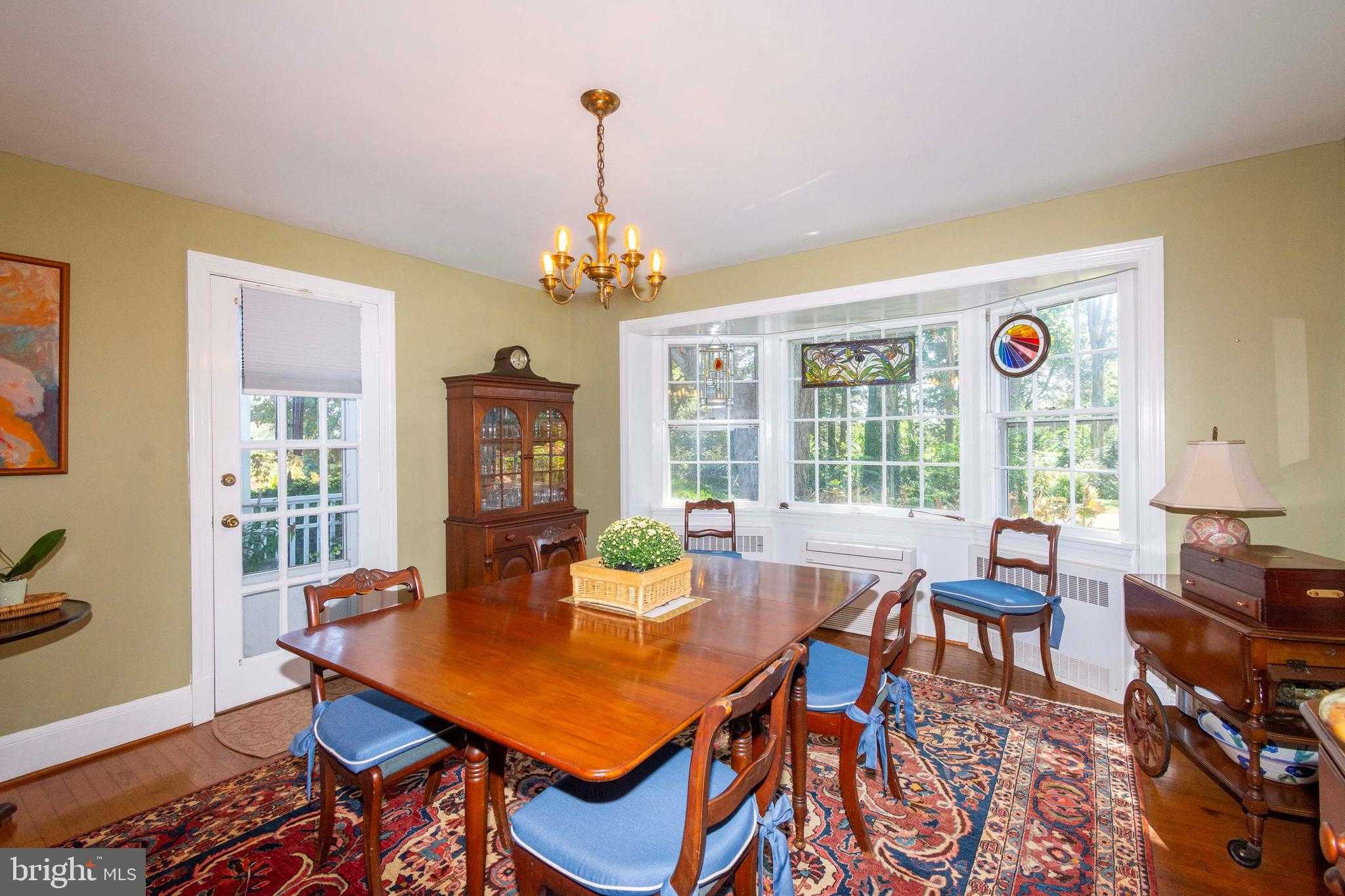 358 E Main St photo 17