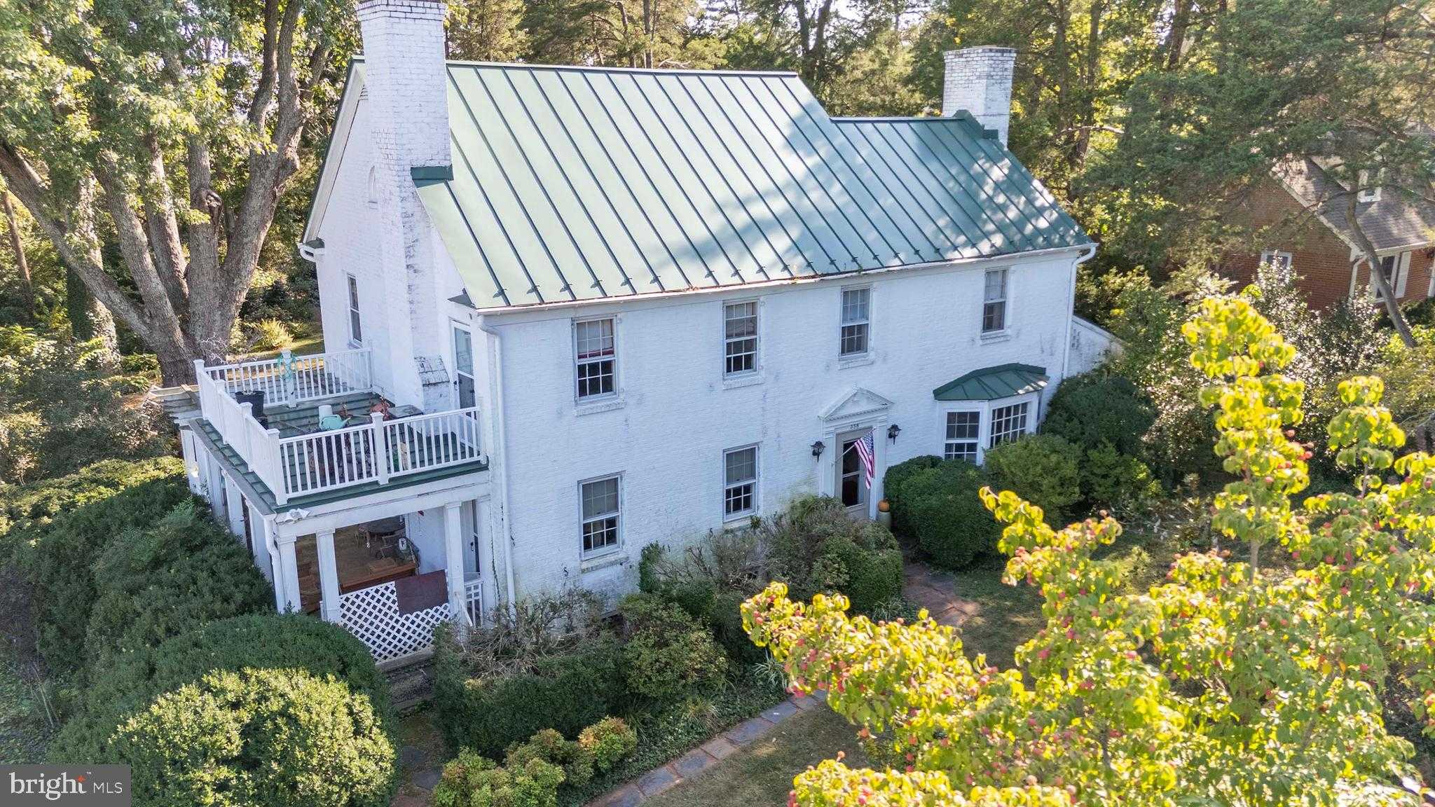 358 E Main St photo 2