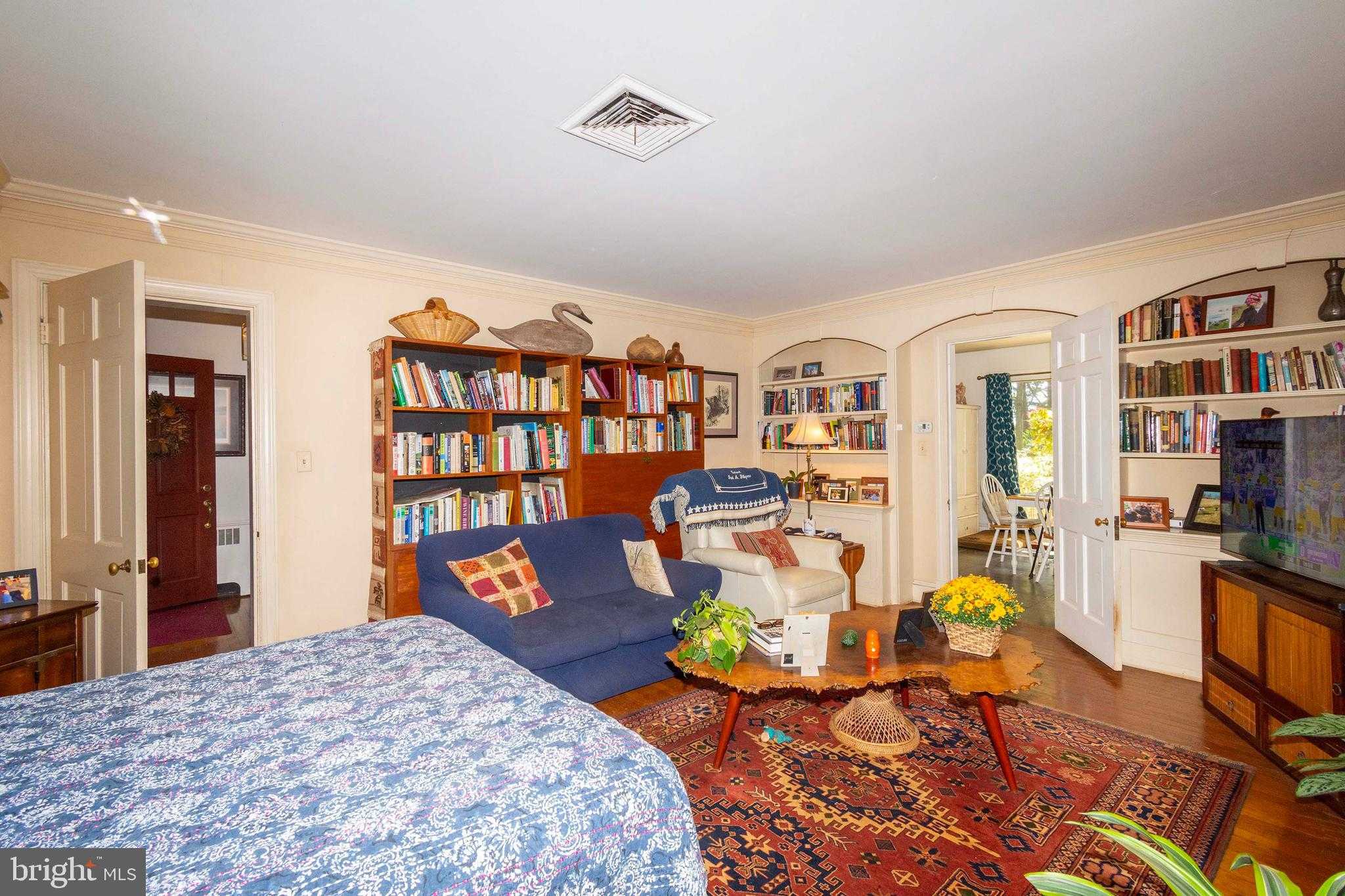 358 E Main St photo 25