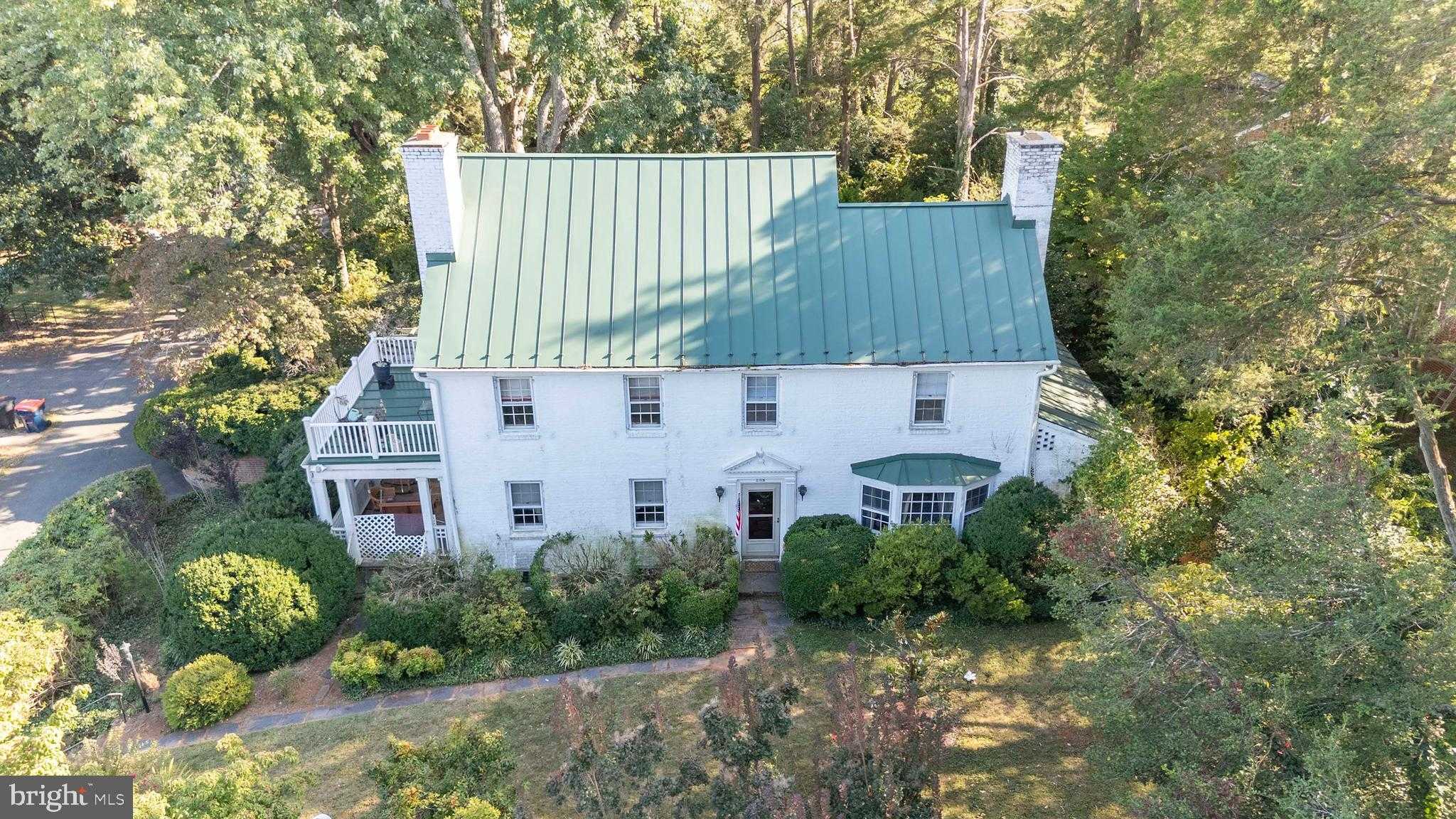 358 E Main St photo 3