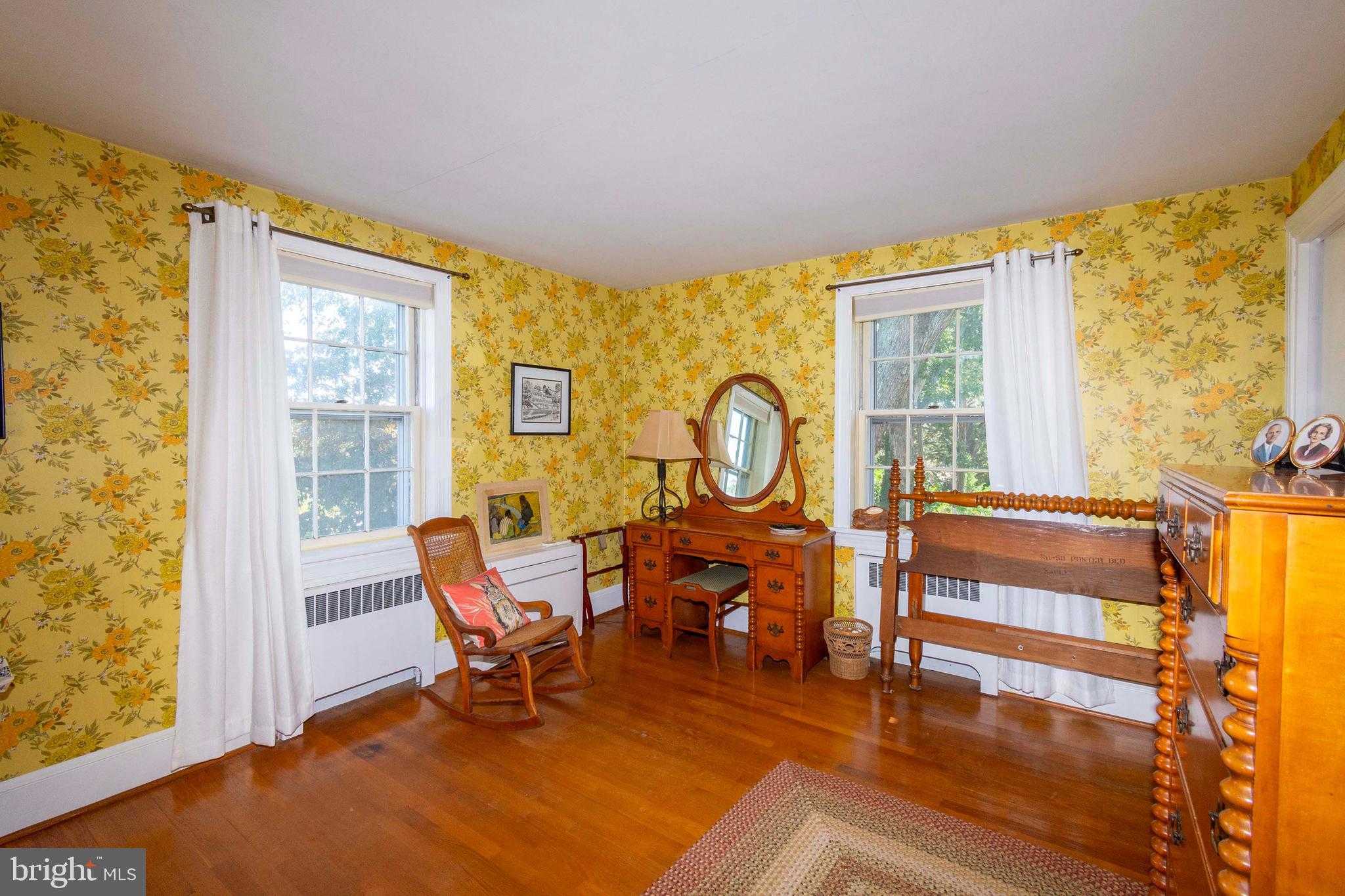 358 E Main St photo 41