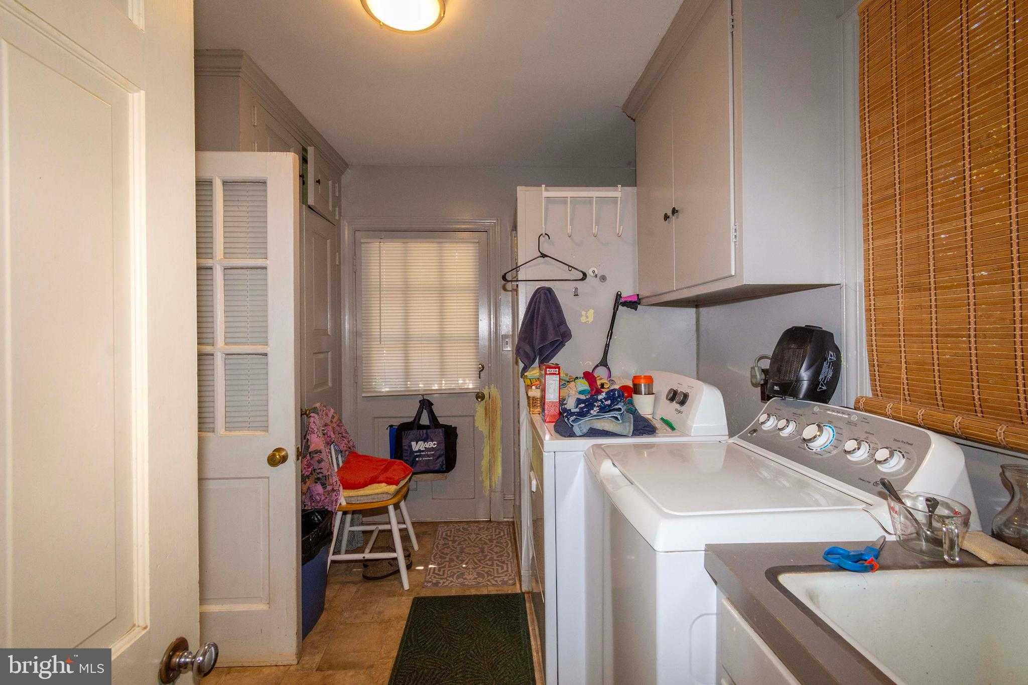 358 E Main St photo 48