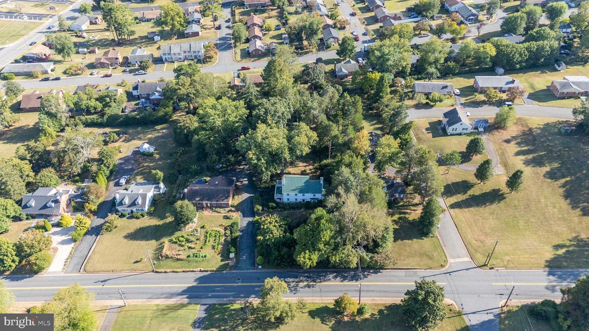 358 E Main St photo 5