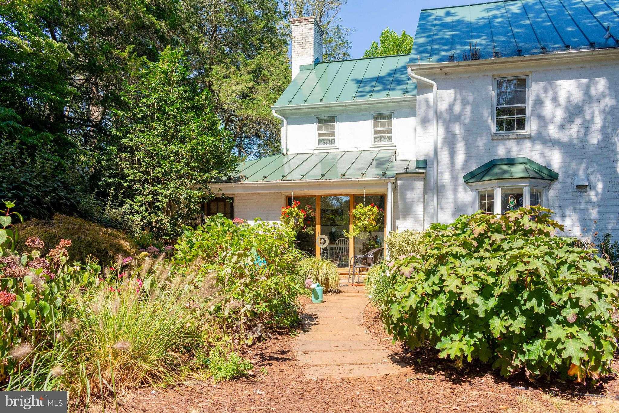 358 E Main St photo 56