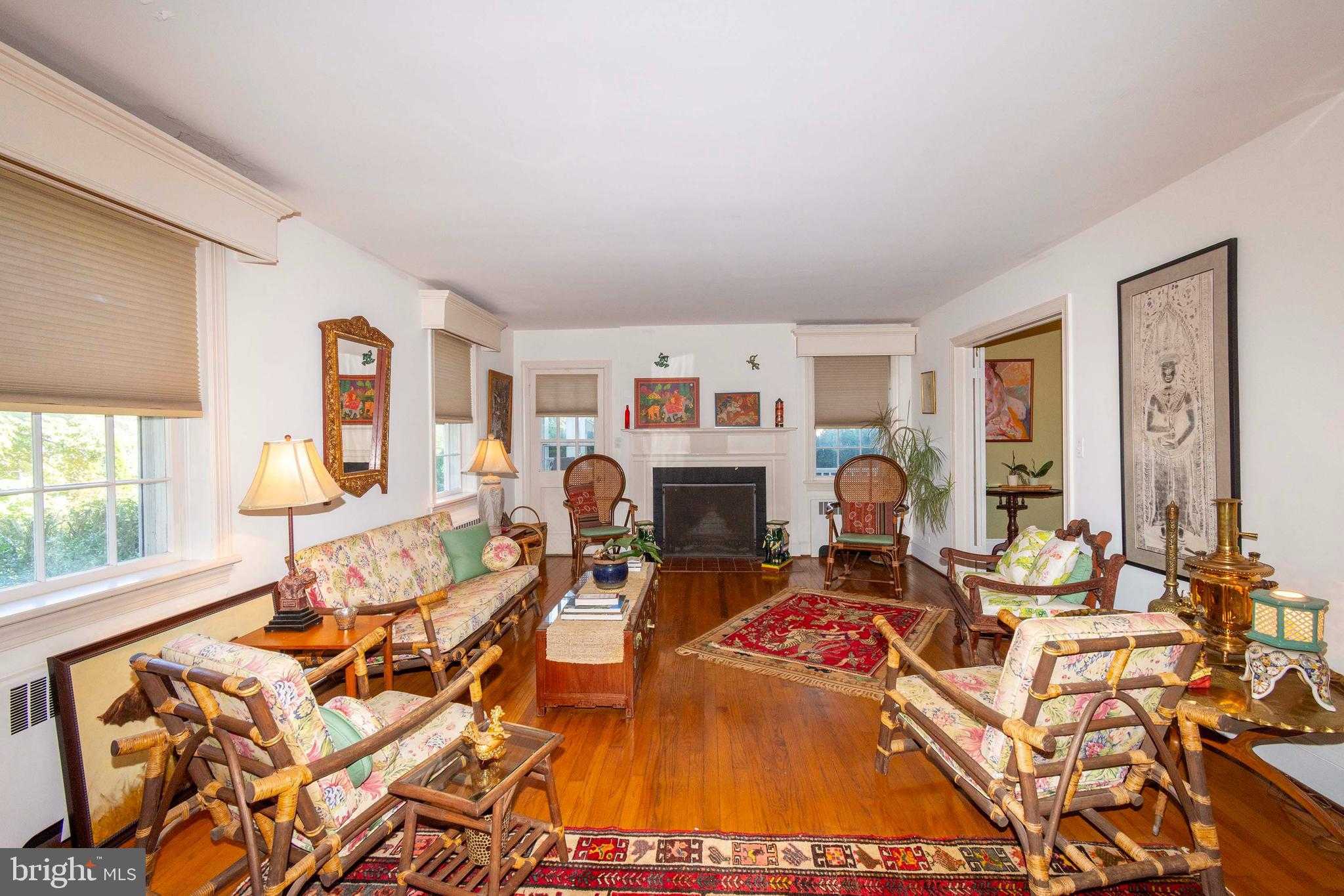 358 E Main St photo 9