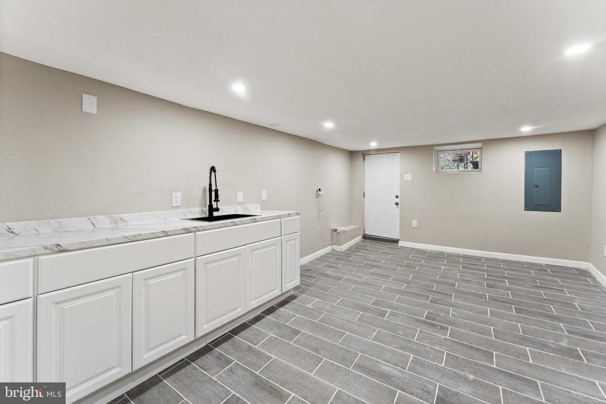 602 Denison St photo 11