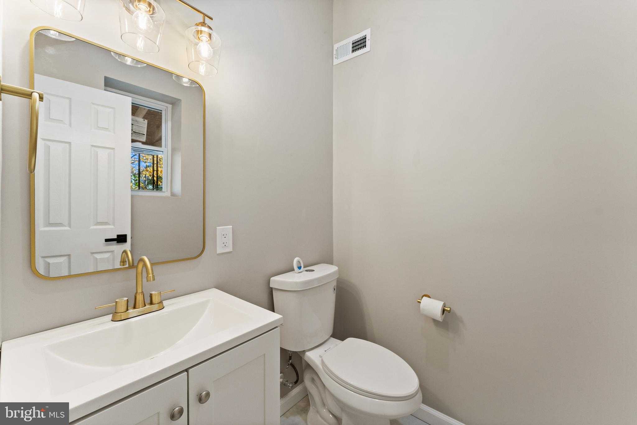 602 Denison St photo 9