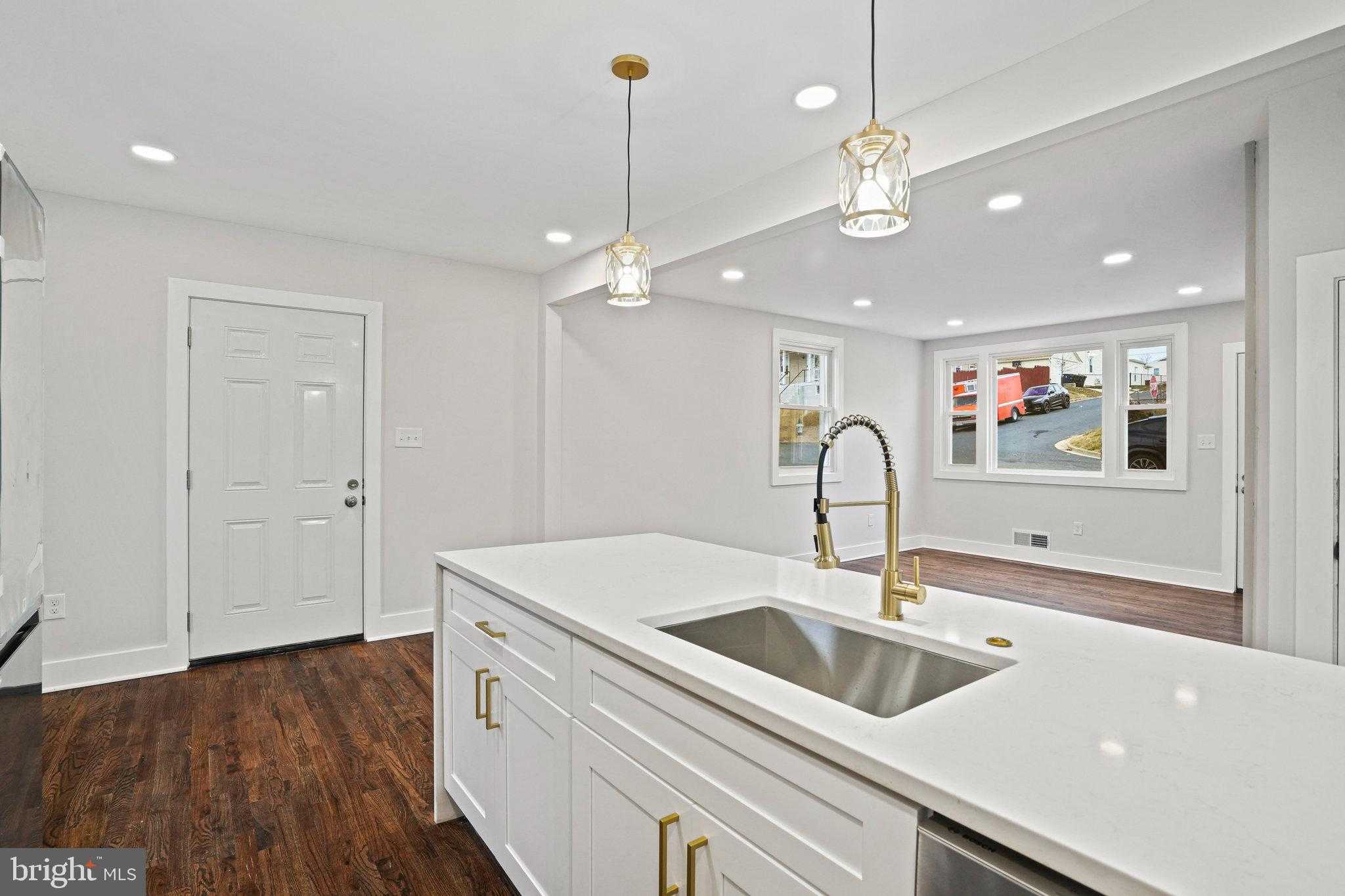 4201 Torque St photo 3