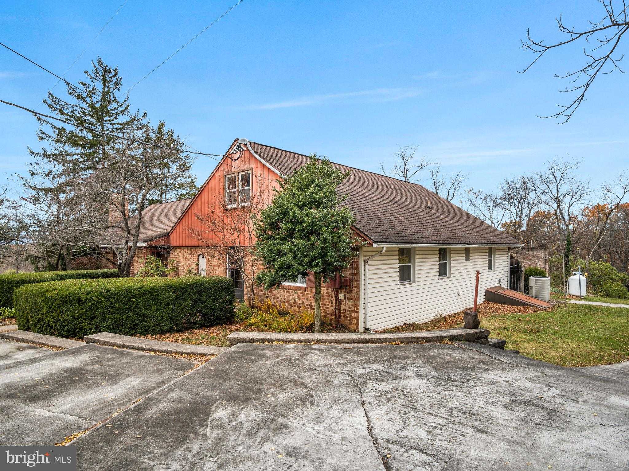 14 Garden Dr photo 3