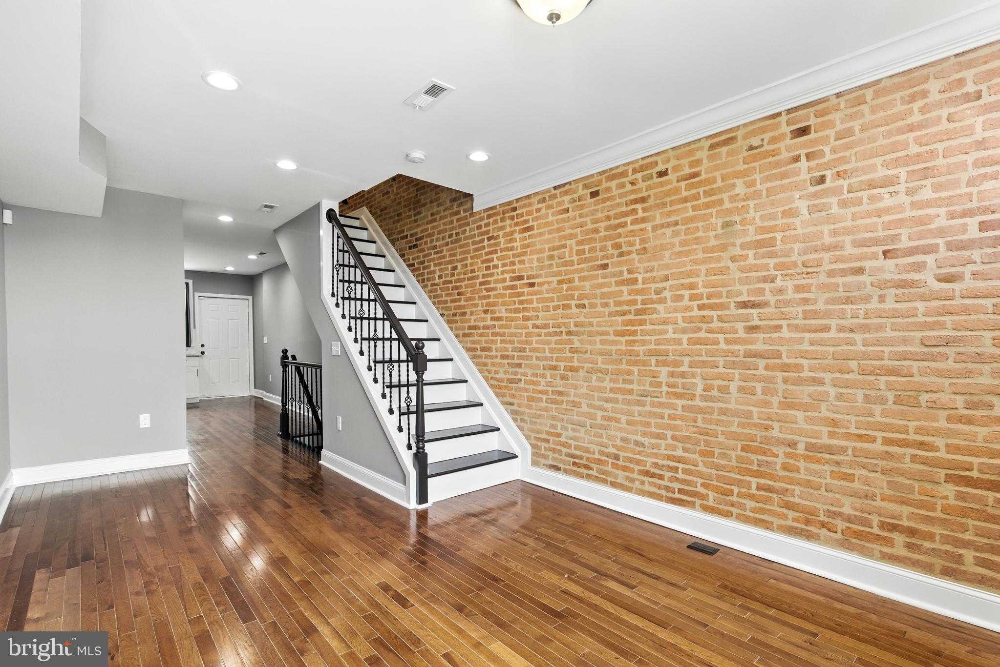 2220 Henneman Ave photo 2