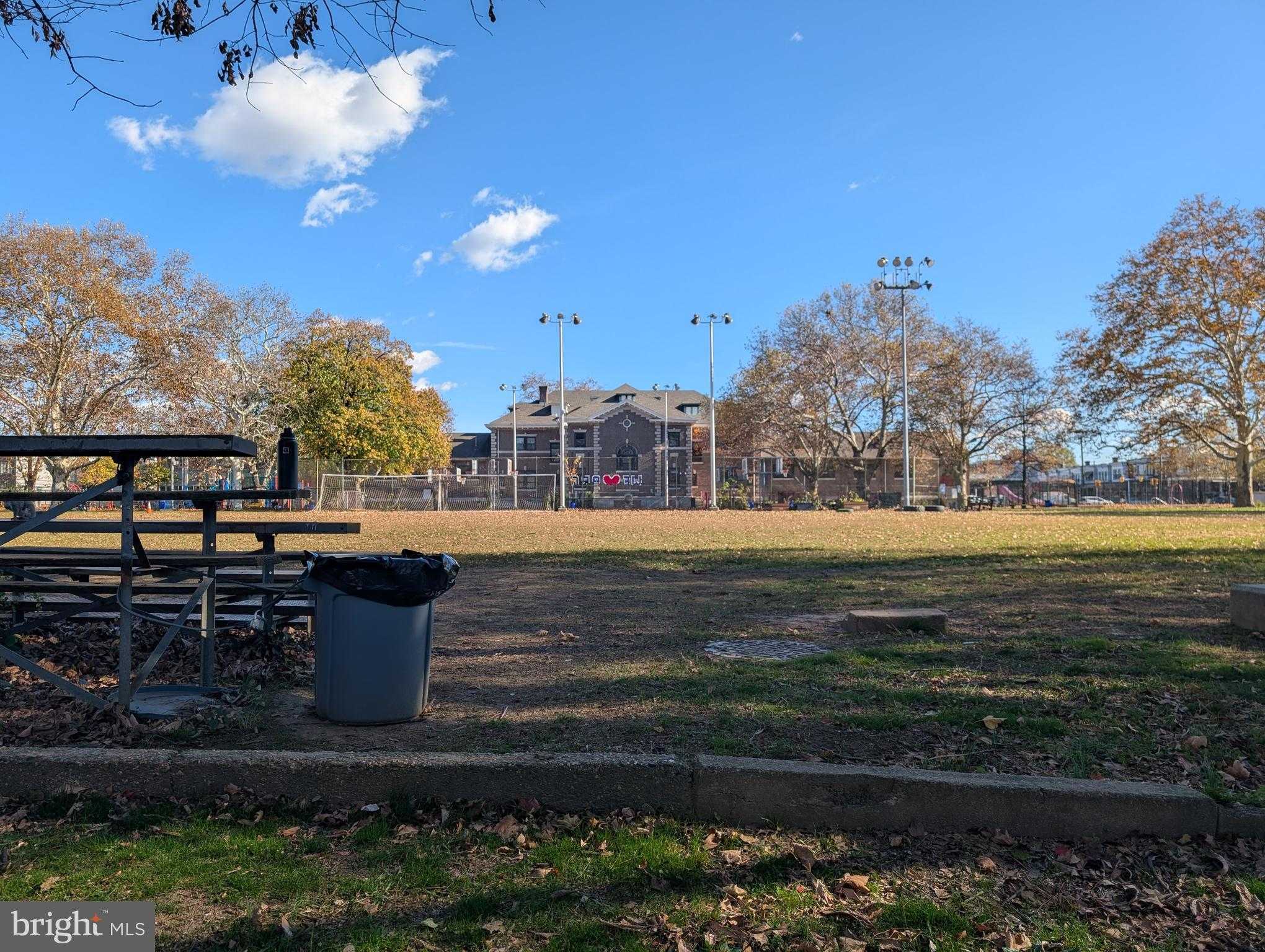 1410 N 27th St photo 12