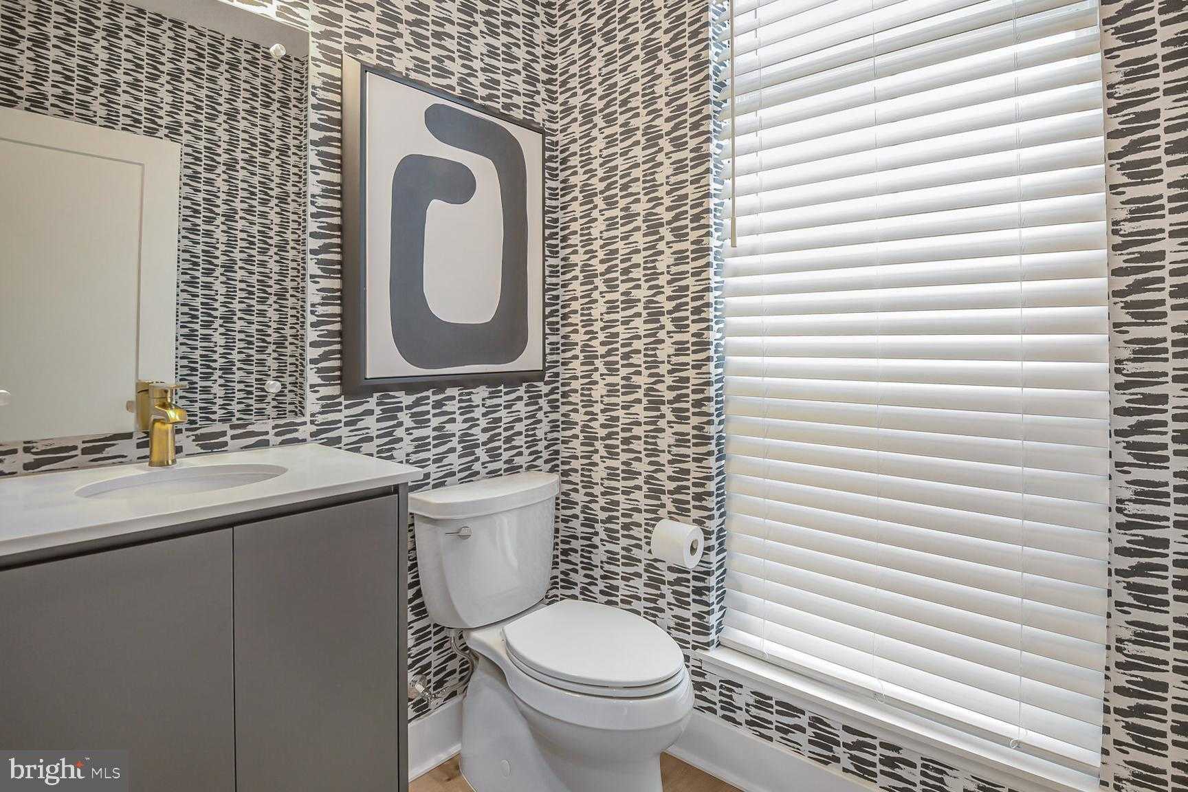 1249 Hillgate Pl photo 31