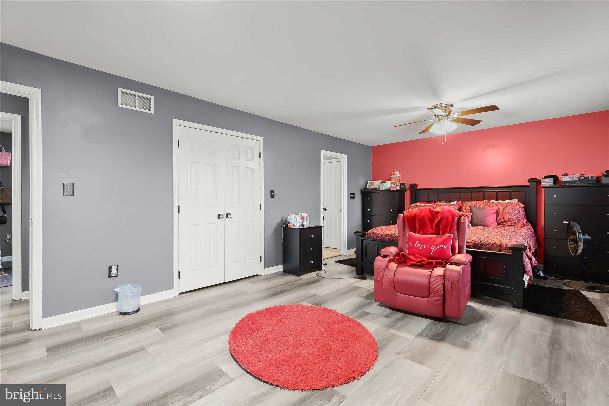 9208 Liberty Rd photo 17