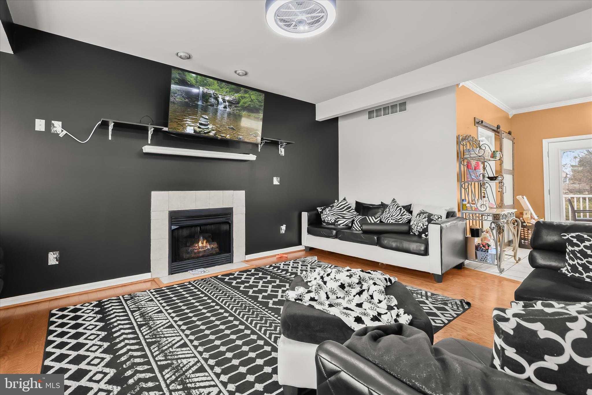 9208 Liberty Rd photo 3