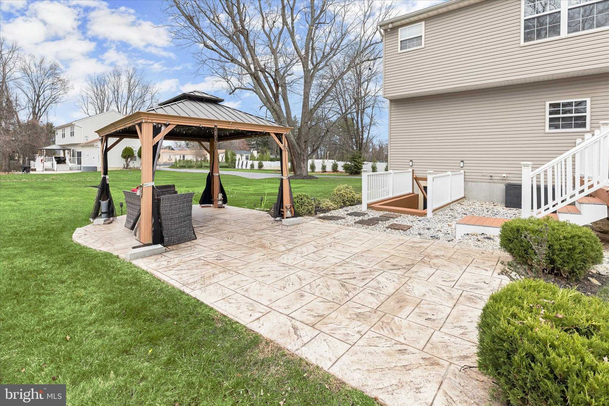 9208 Liberty Rd photo 35