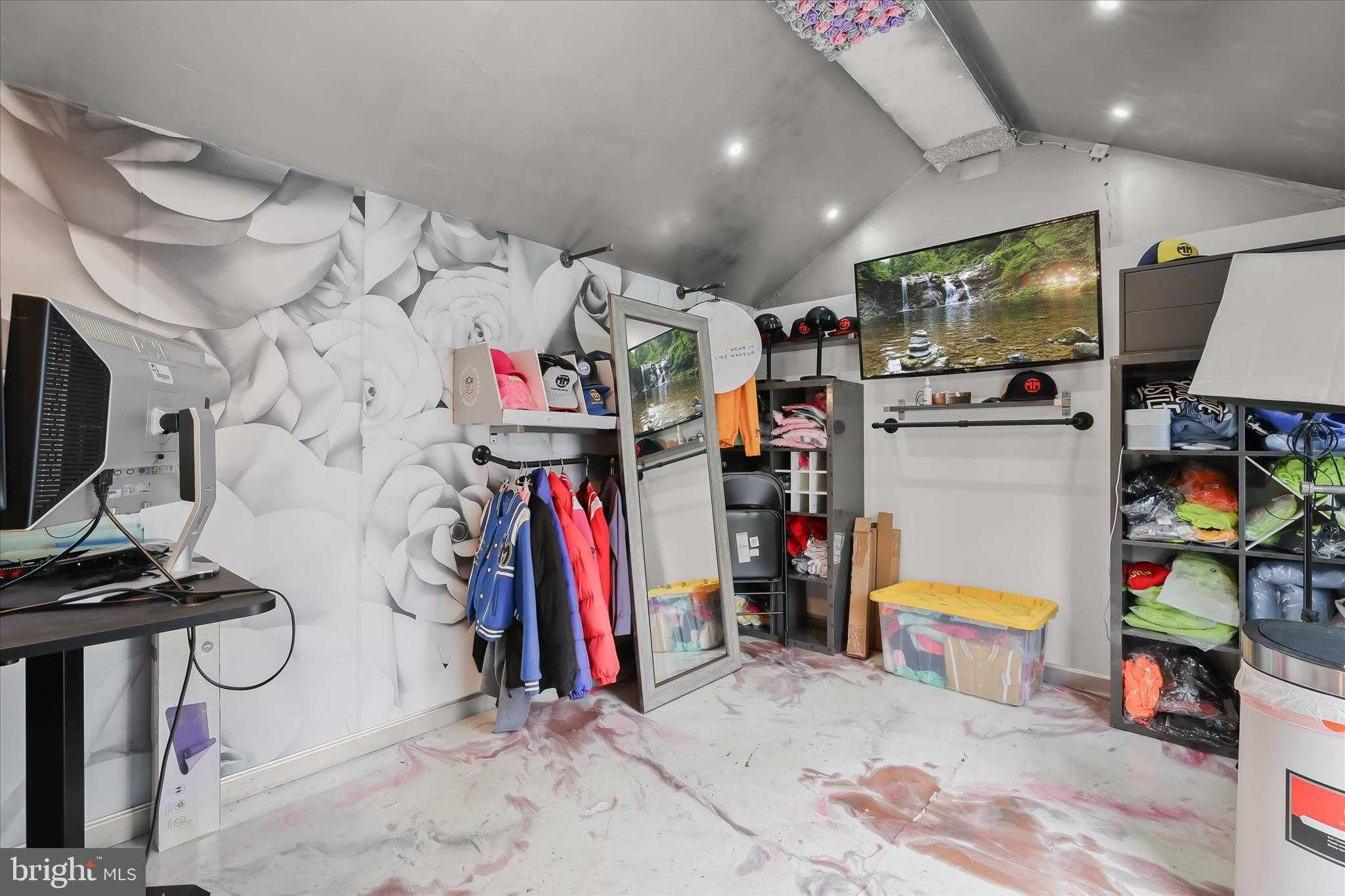 9208 Liberty Rd photo 38