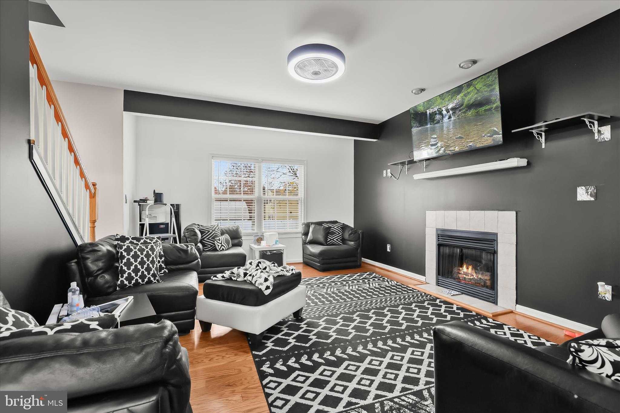 9208 Liberty Rd photo 4