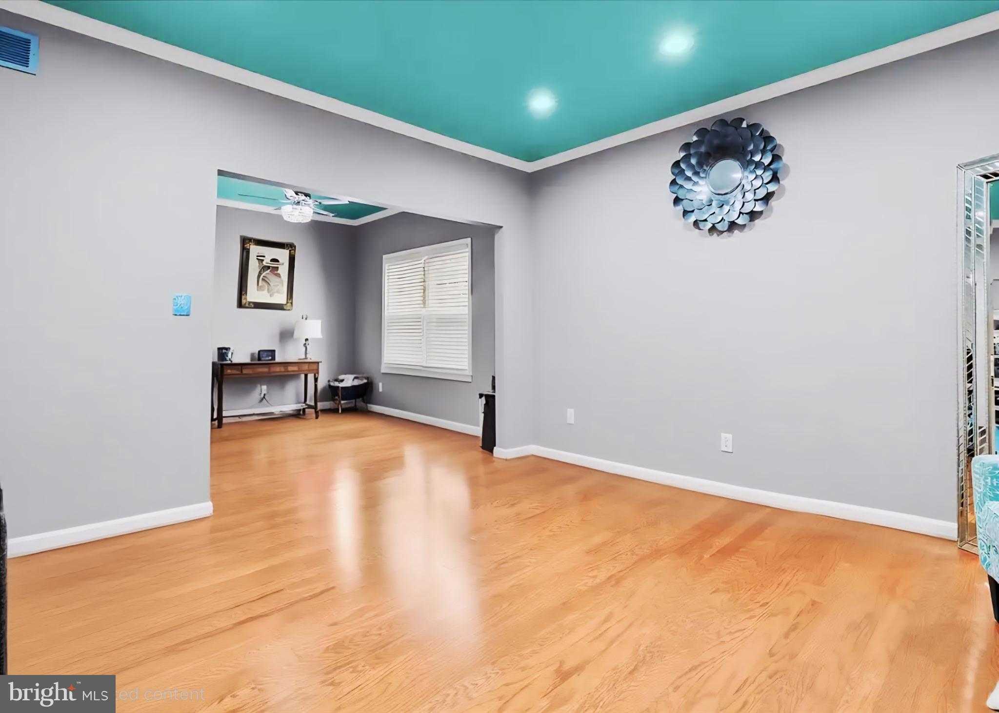 9208 Liberty Rd photo 5