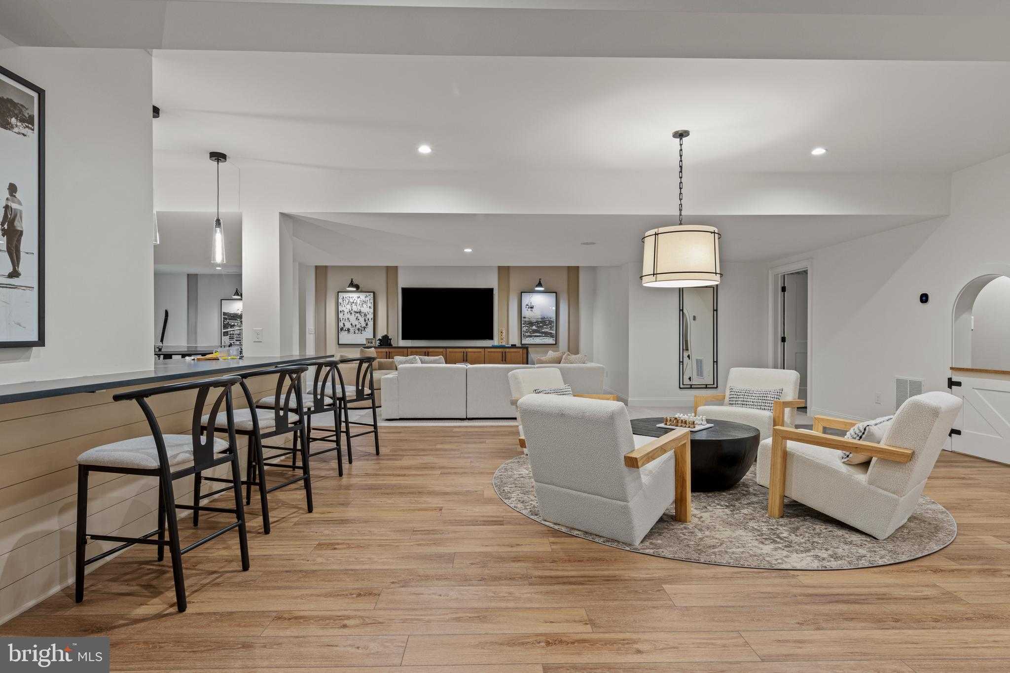 104 Lexington Mnr photo 16