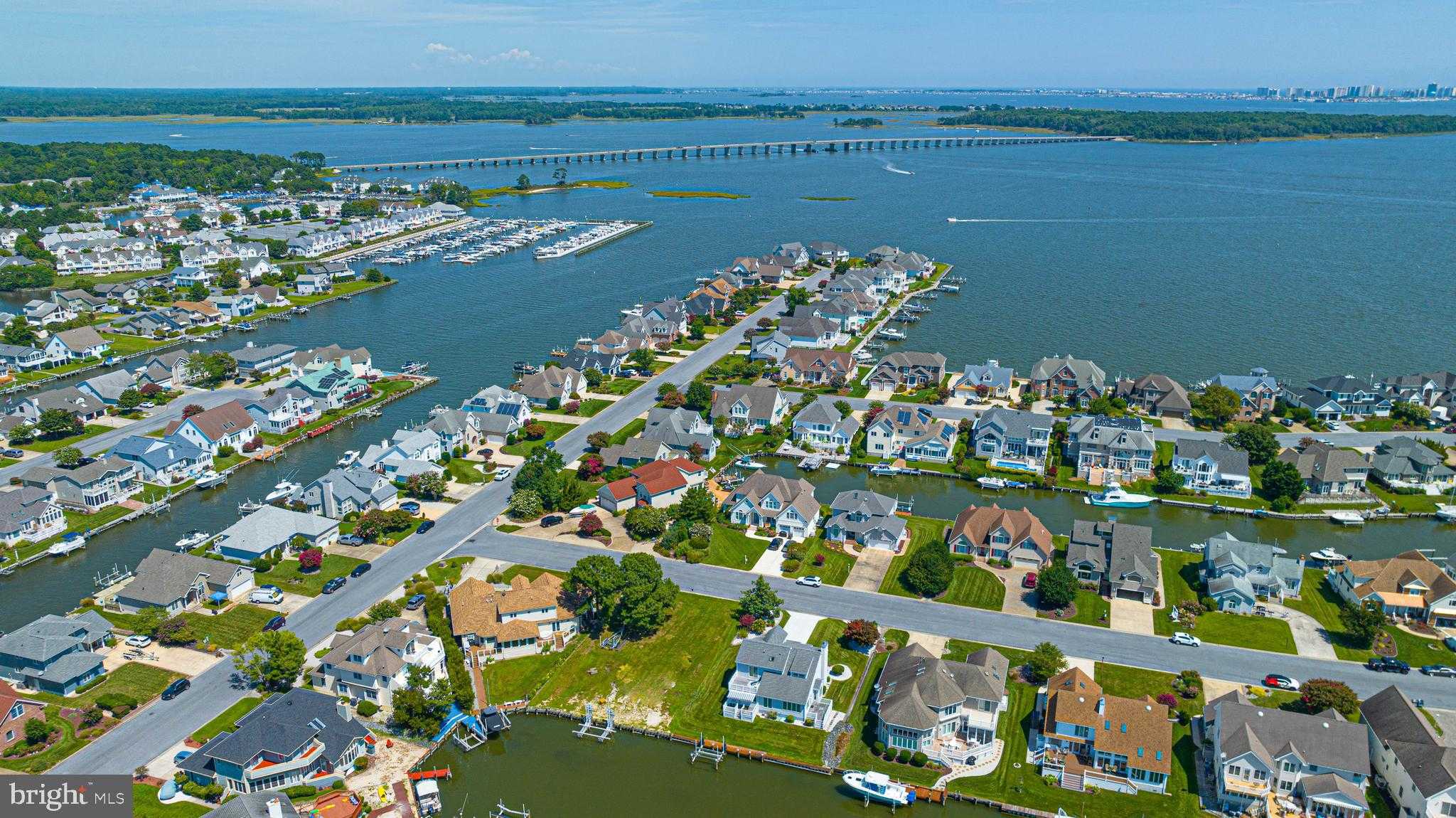 4 Leslie Mews photo 11