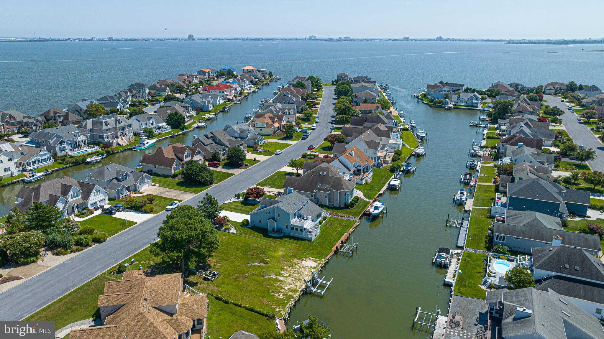 4 Leslie Mews photo 4