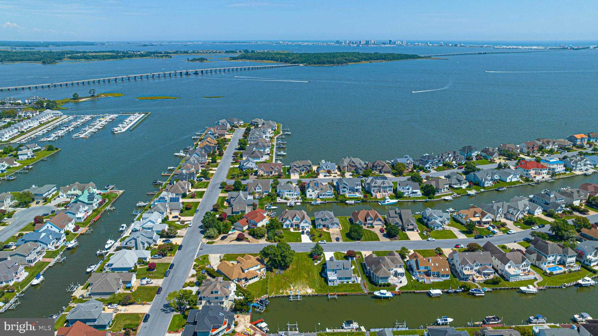 4 Leslie Mews photo 7