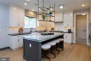 111 Lexington Mnr photo 3