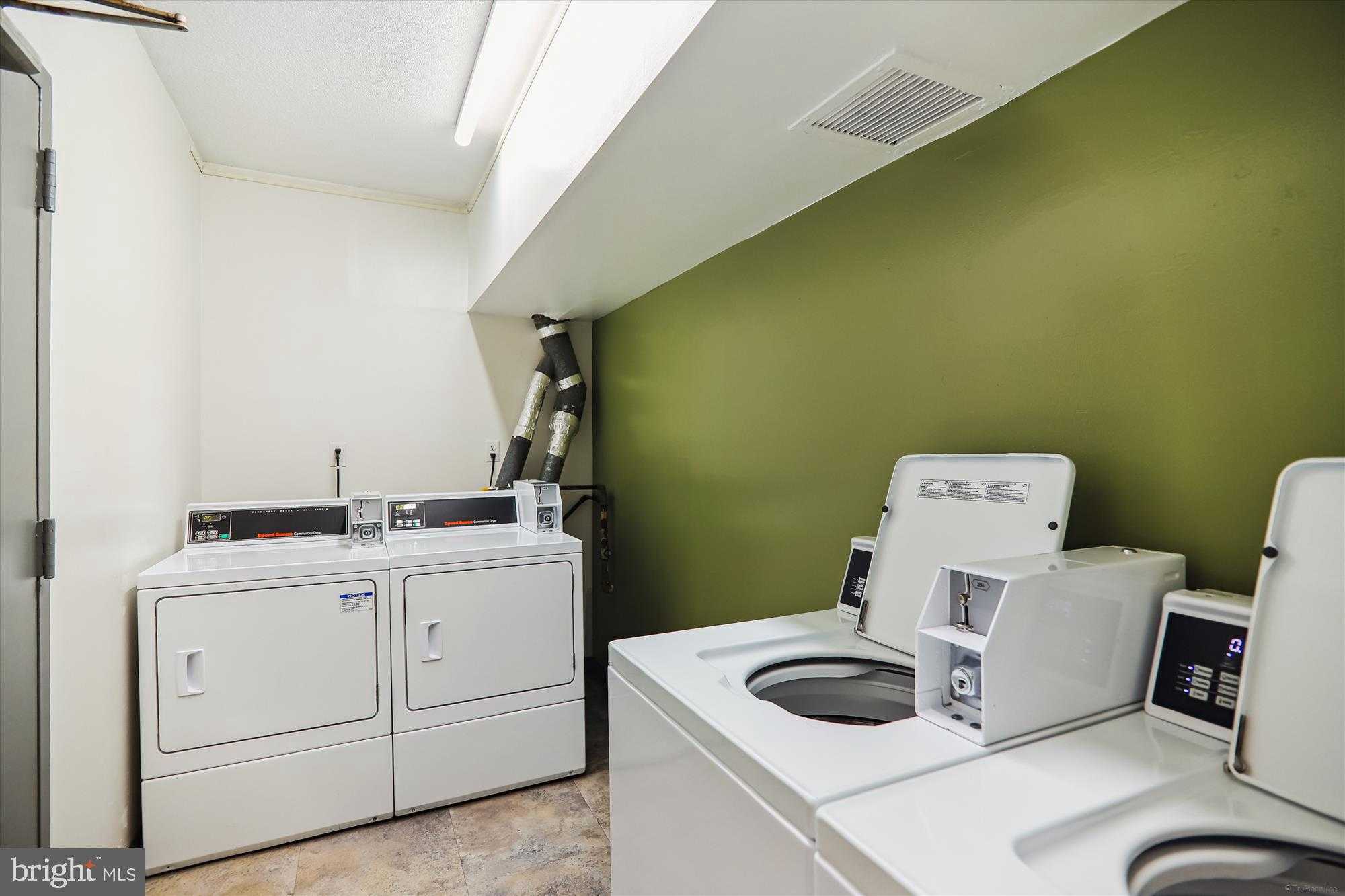 4242 E West Hwy Apt 307 photo 21