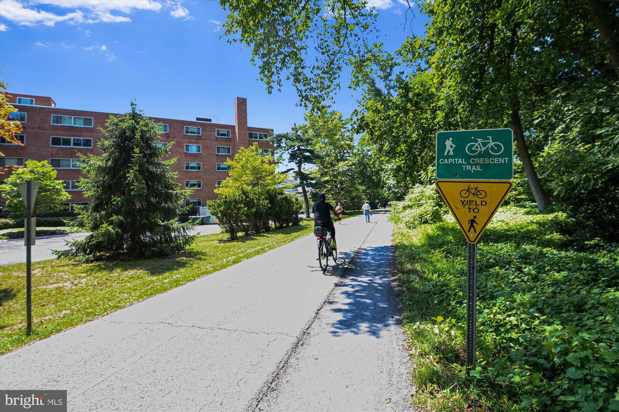 4242 E West Hwy Apt 307 photo 34