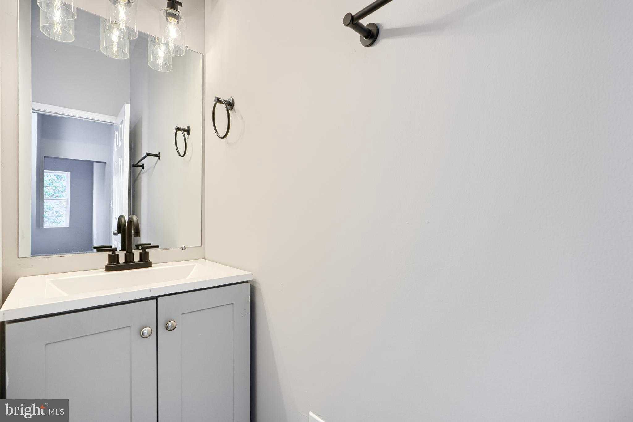 409 N Lakewood Ave photo 26