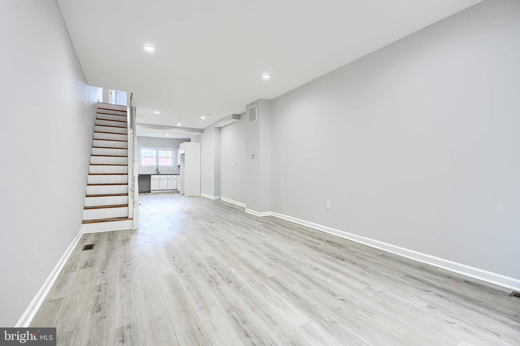 409 N Lakewood Ave photo 3