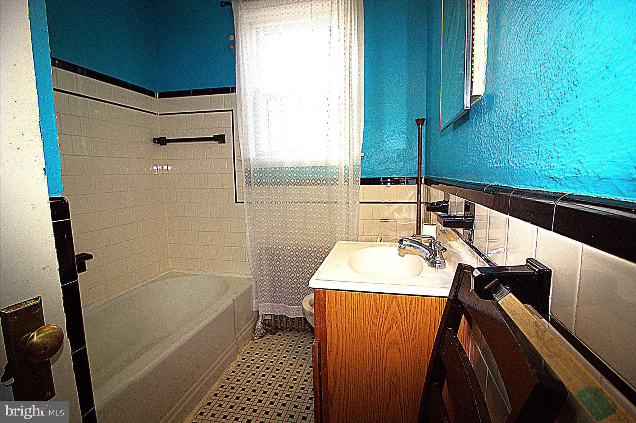 627 Tolna St photo 15