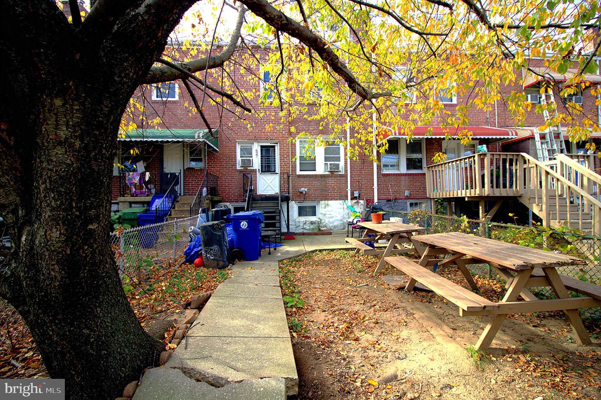 627 Tolna St photo 2