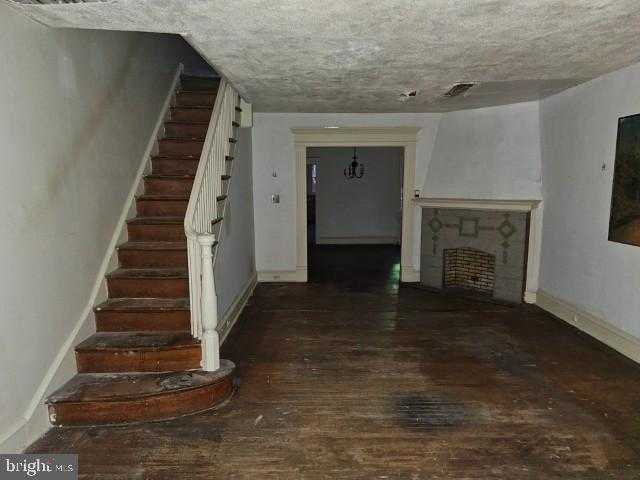 6253 Morton St photo 2