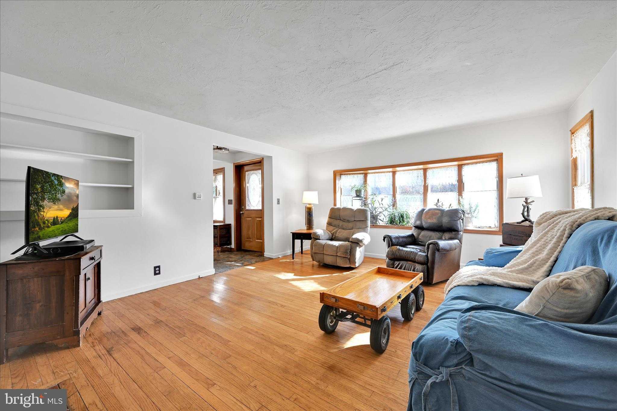 107 Moonshine Rd photo 4