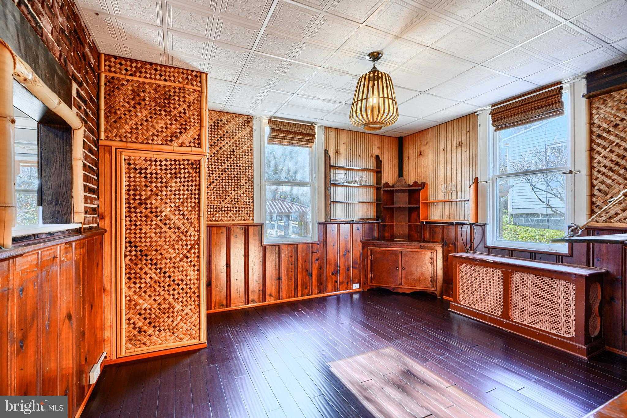 523 Rossiter Ave photo 12